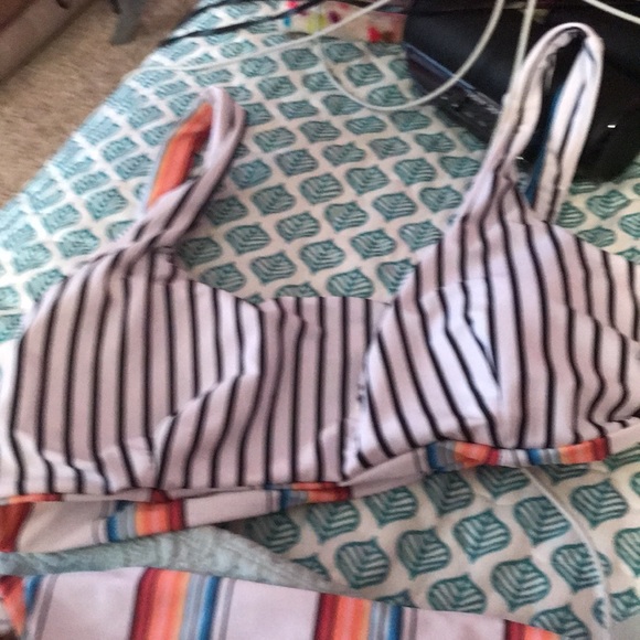 Bikini - Picture 4 of 4